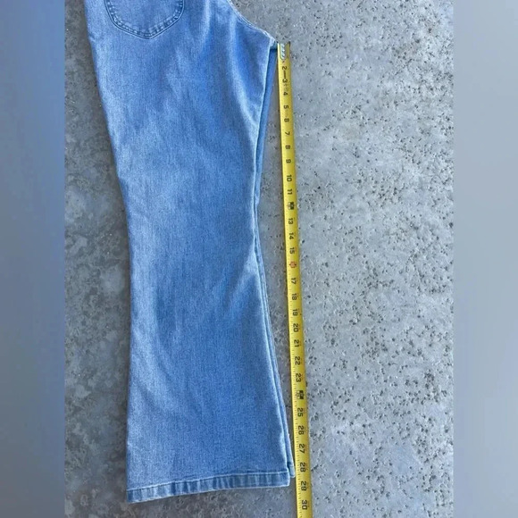 Lee Relaxed Bootcut at the waist light blue Flared Jeans. Size 12S - Picture 5 of 14